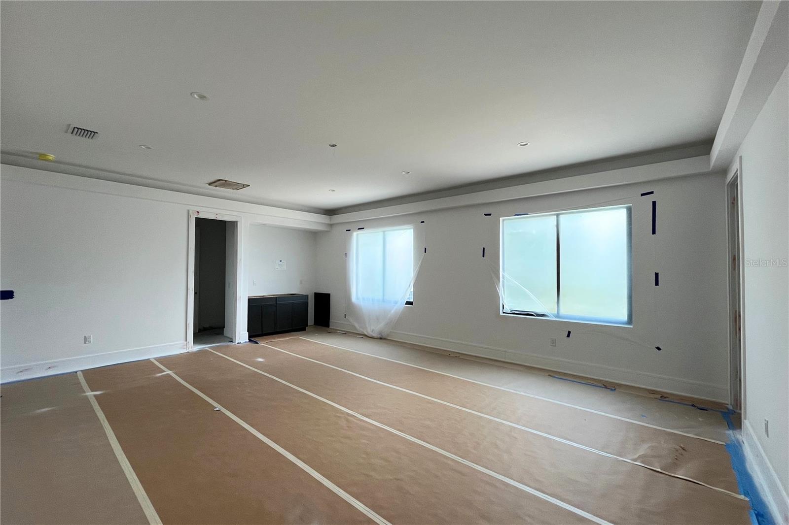 Listing photo id 12 for 2606 Dundee Street
