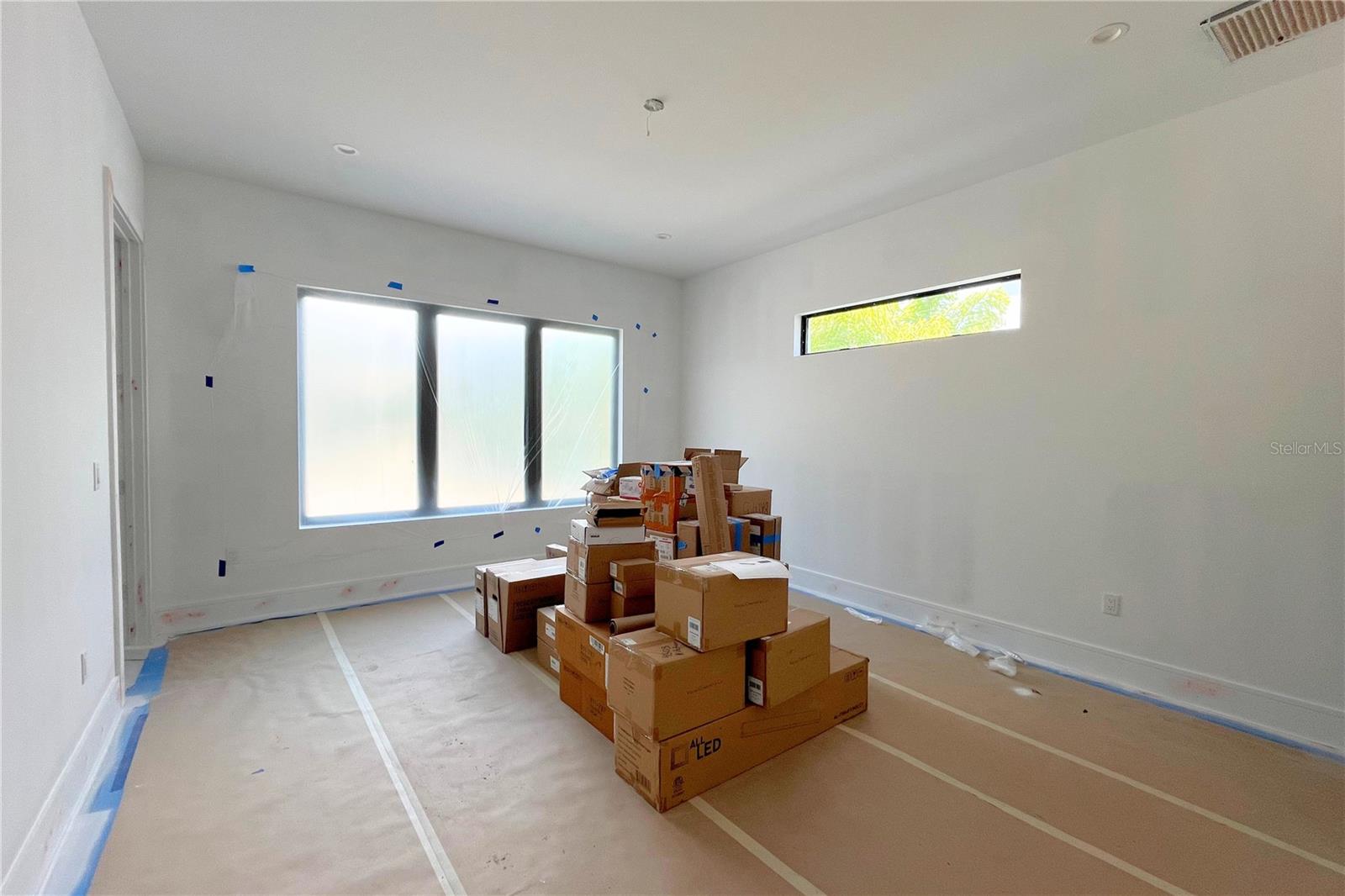 Listing photo id 14 for 2606 Dundee Street