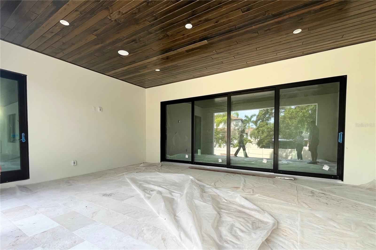 Listing photo id 17 for 2606 Dundee Street