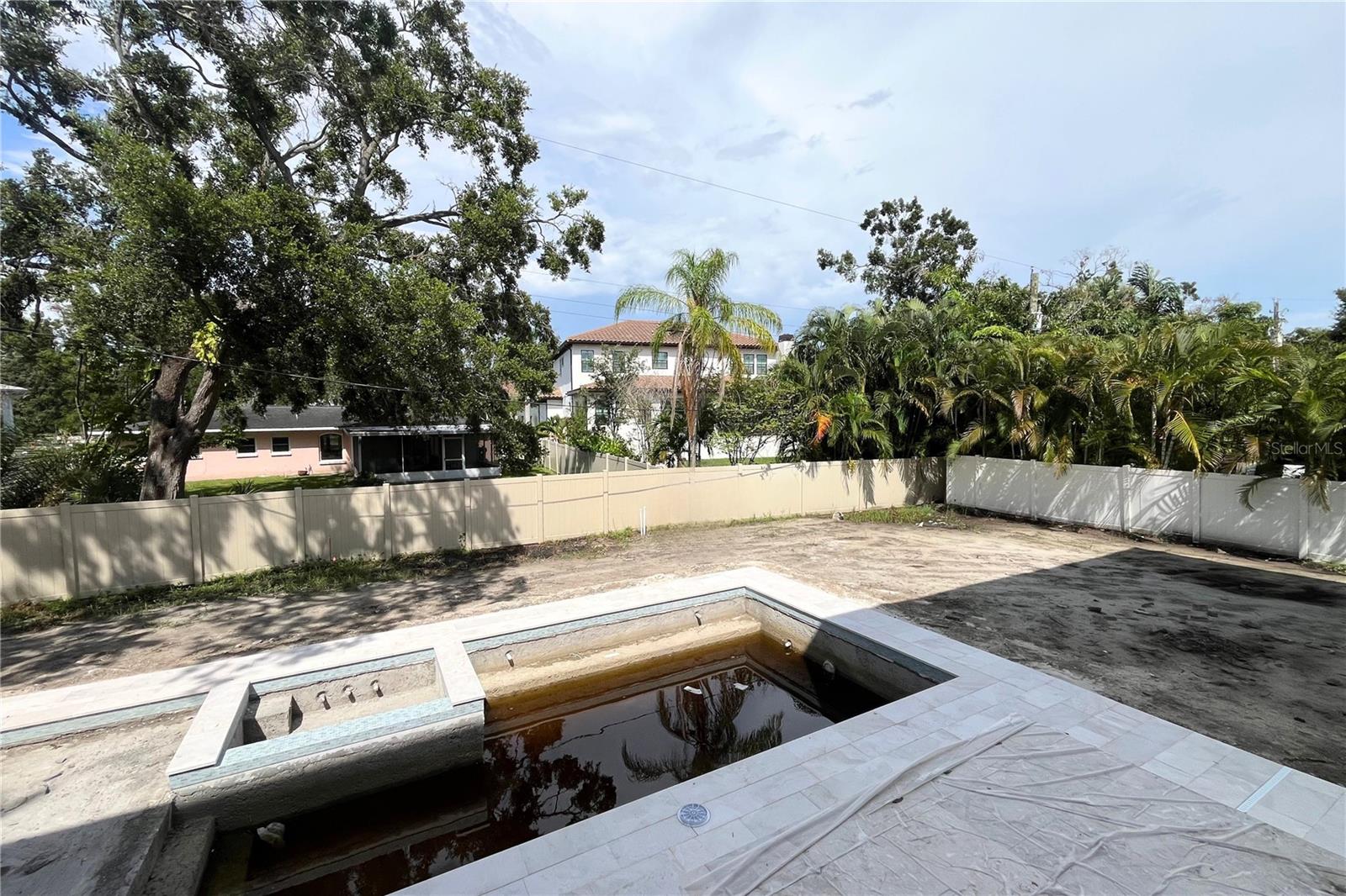 Listing photo id 19 for 2606 Dundee Street