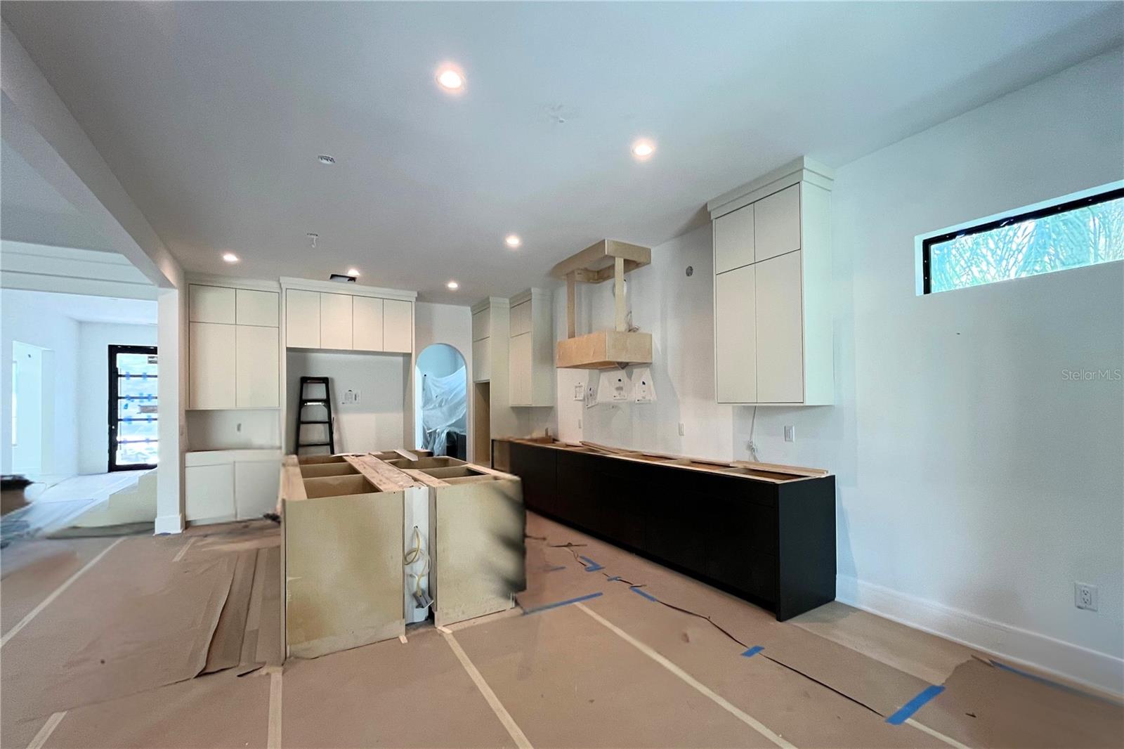 Listing photo id 3 for 2606 Dundee Street