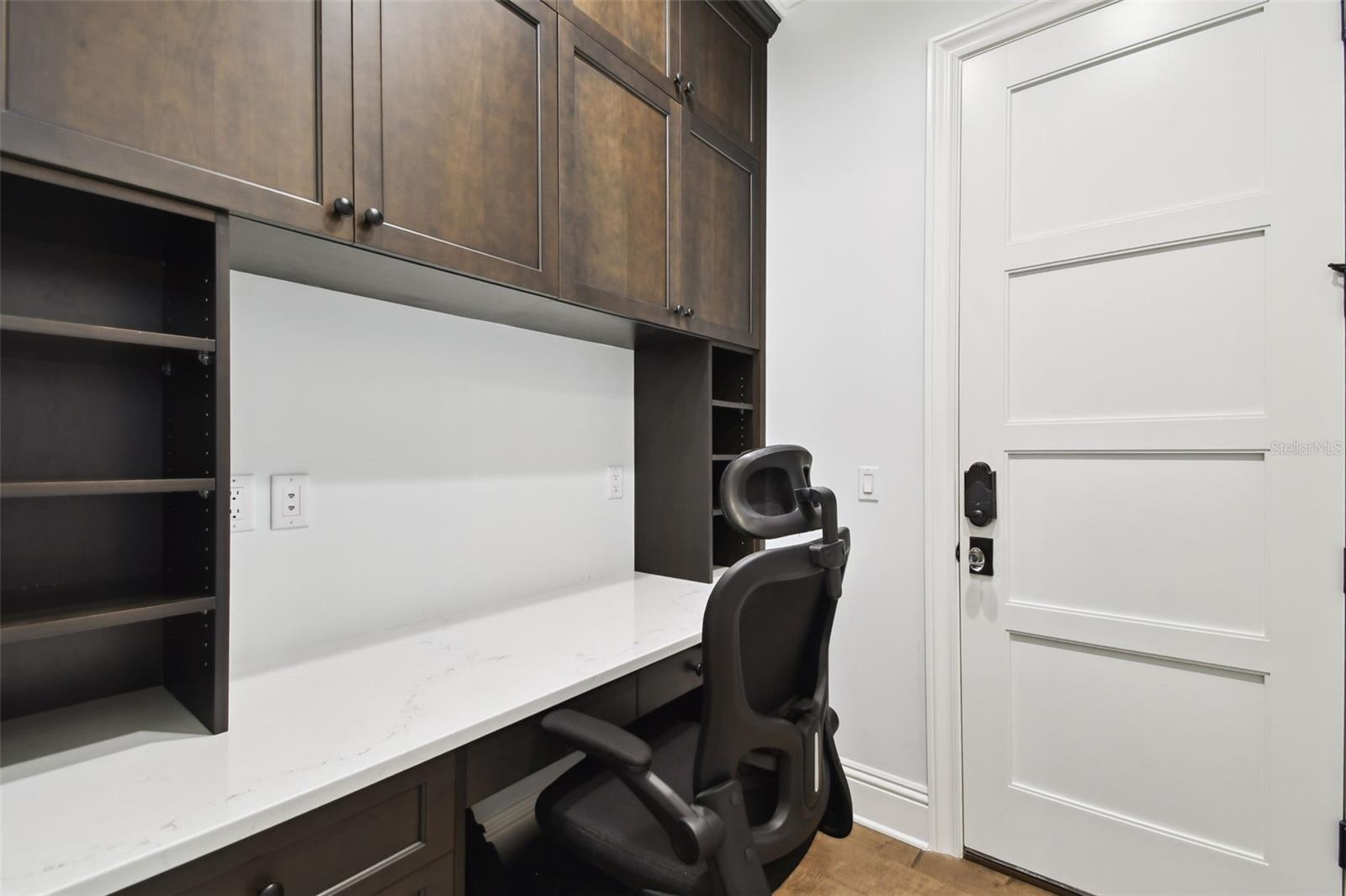 Listing photo id 15 for 4523 Dale Avenue