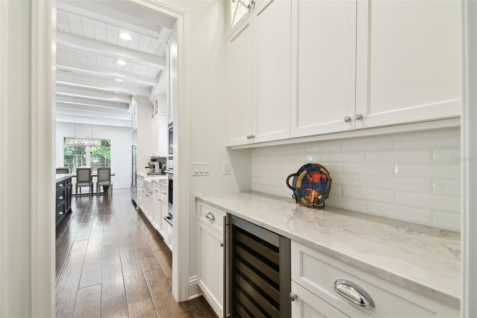 Listing photo id 20 for 4523 Dale Avenue