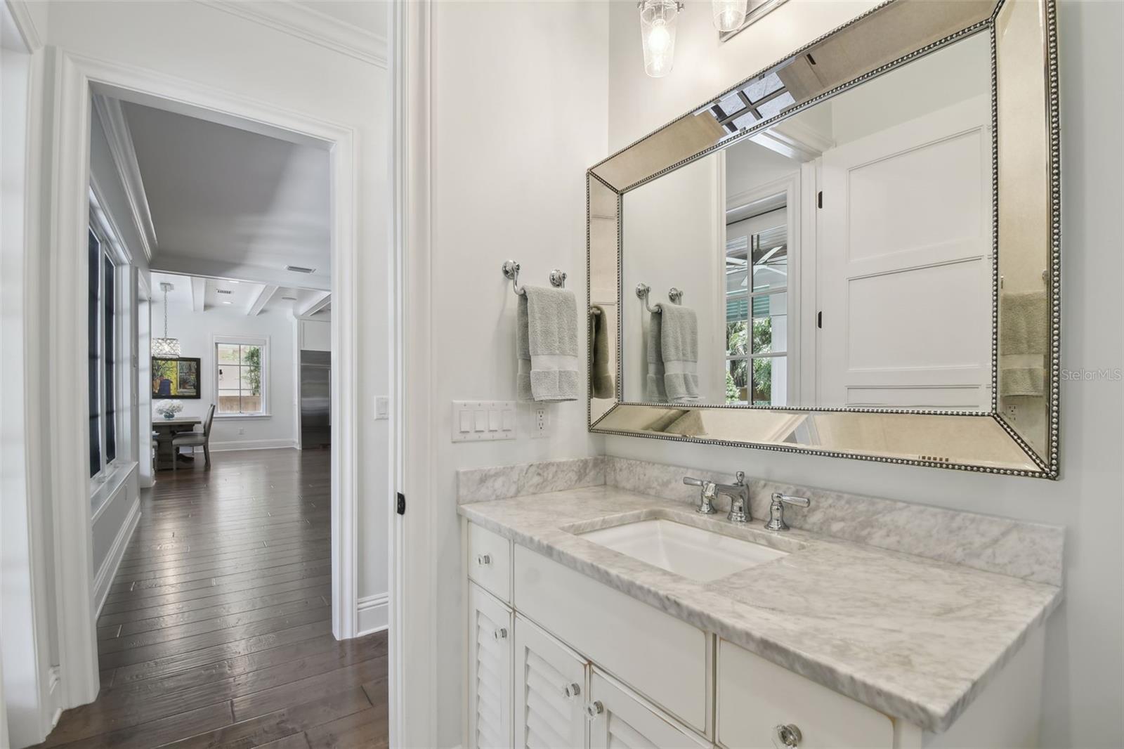 Listing photo id 27 for 4523 Dale Avenue