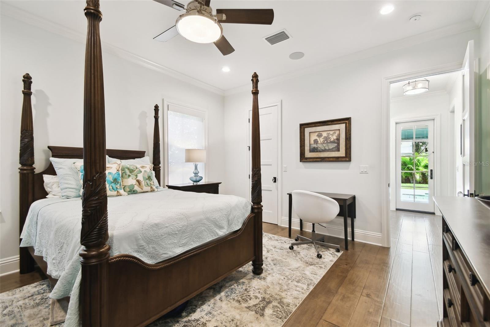 Listing photo id 29 for 4523 Dale Avenue