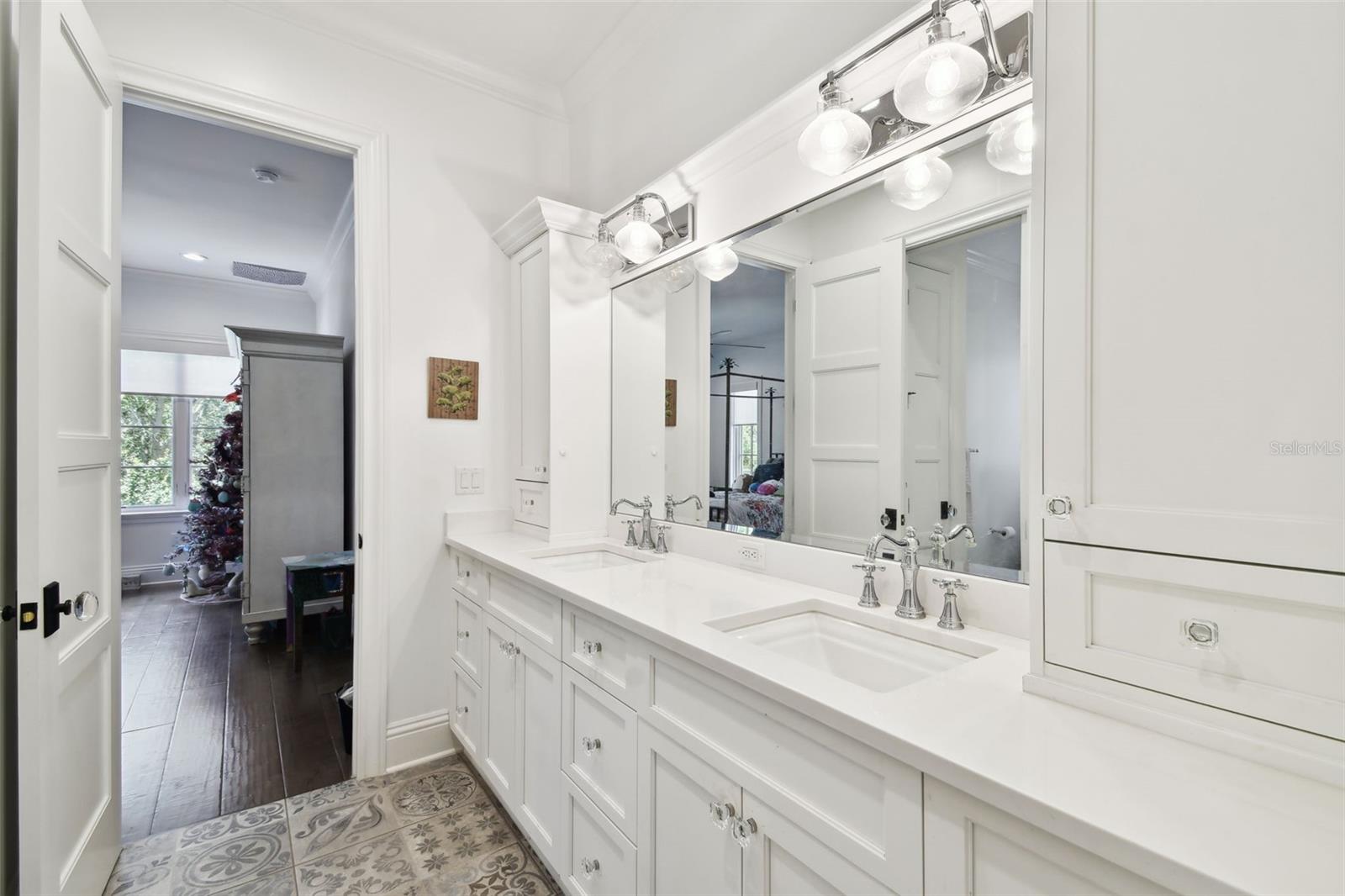 Listing photo id 37 for 4523 Dale Avenue