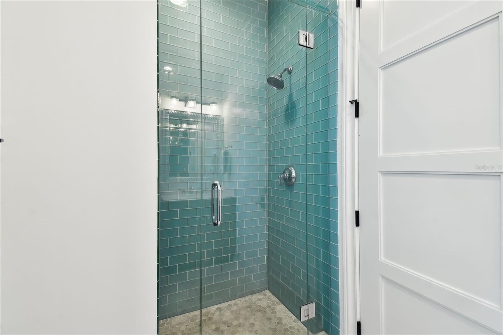Listing photo id 42 for 4523 Dale Avenue