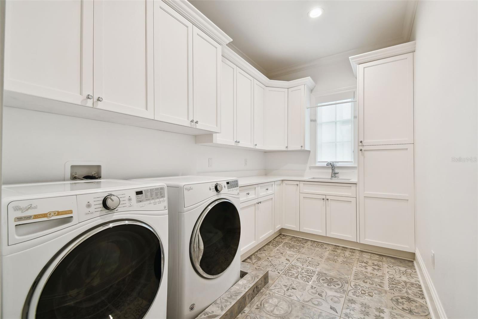 Listing photo id 43 for 4523 Dale Avenue