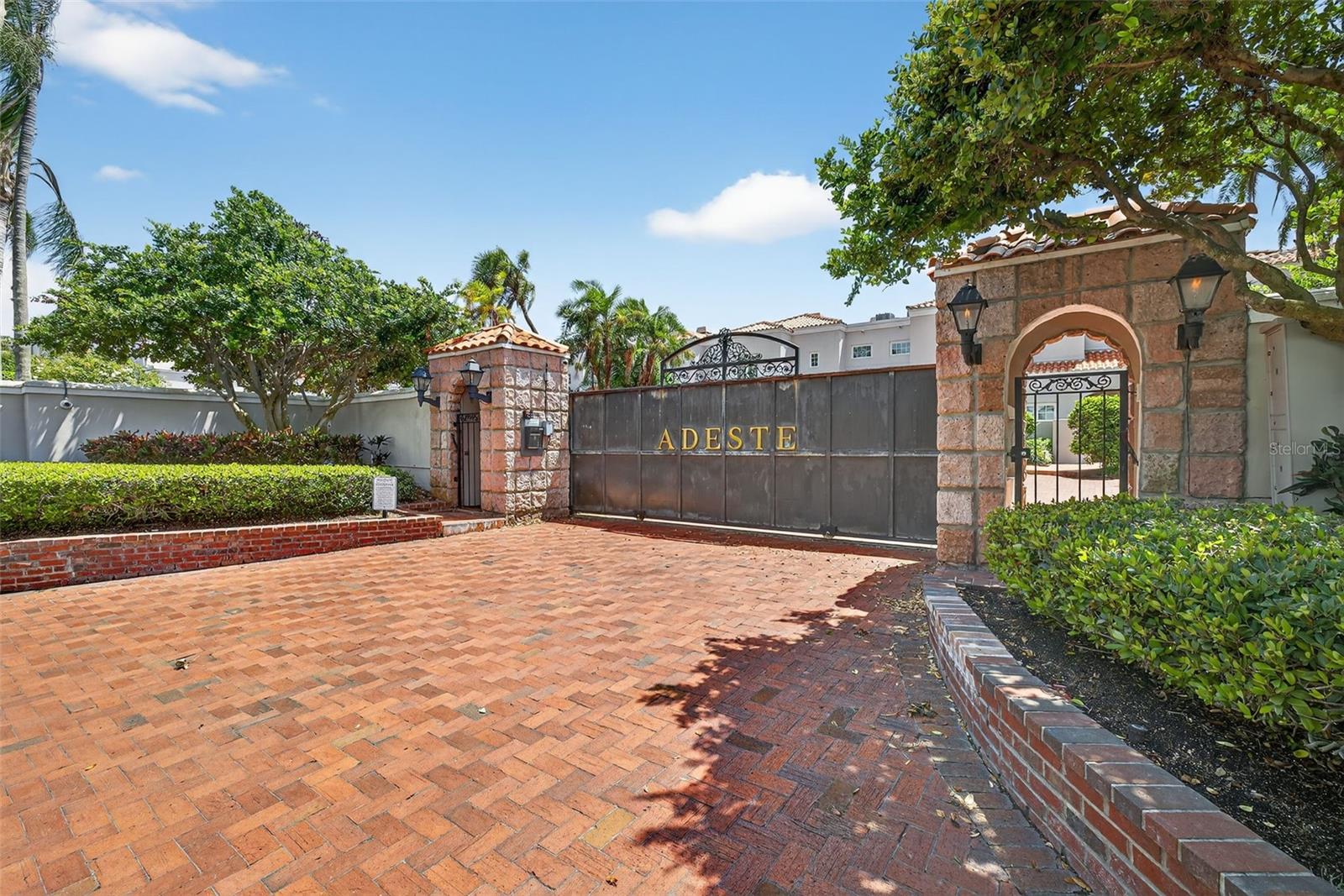 Image 2 of 64 For 4965 Bayshore Boulevard 4965