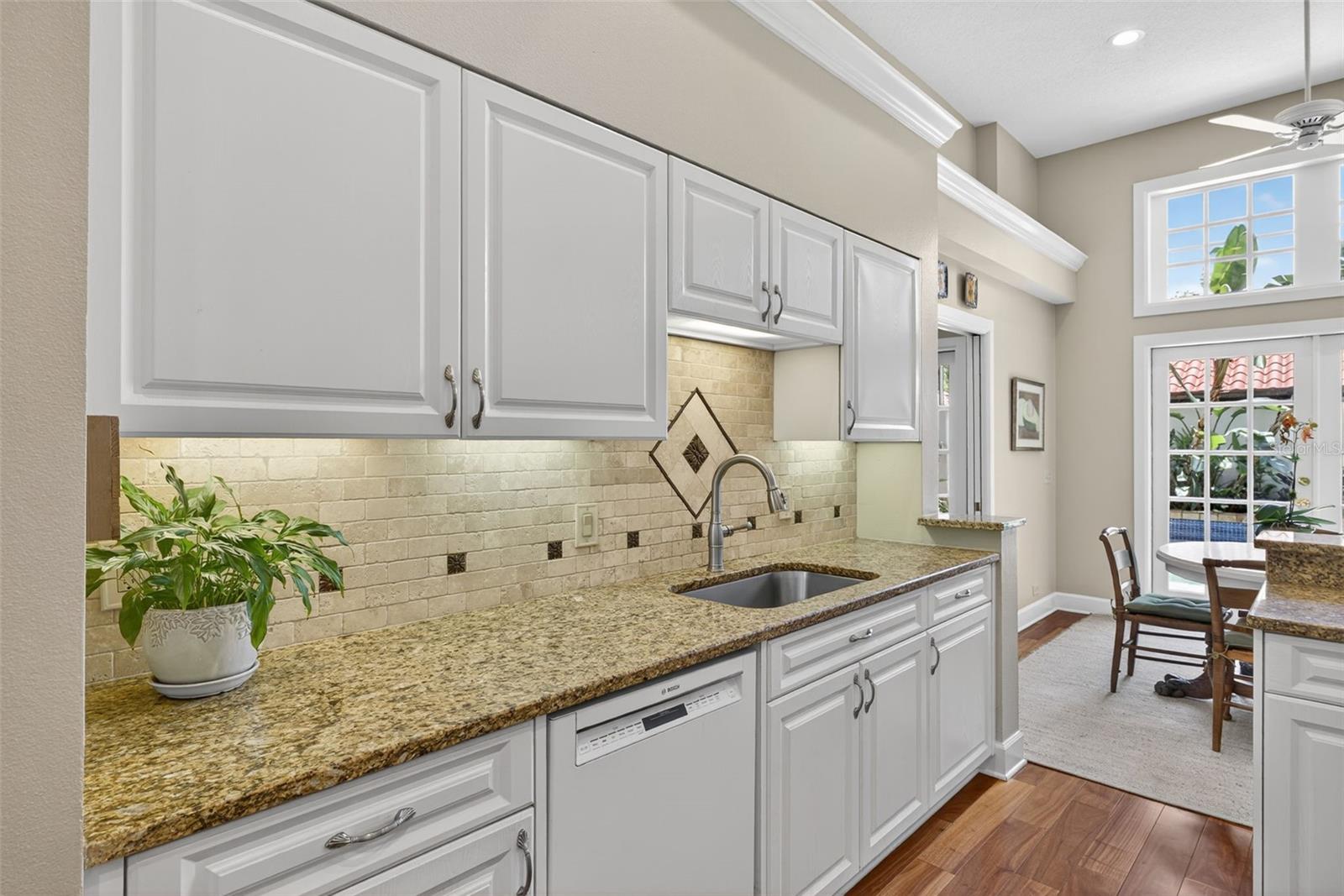 Image 21 of 64 For 4965 Bayshore Boulevard 4965