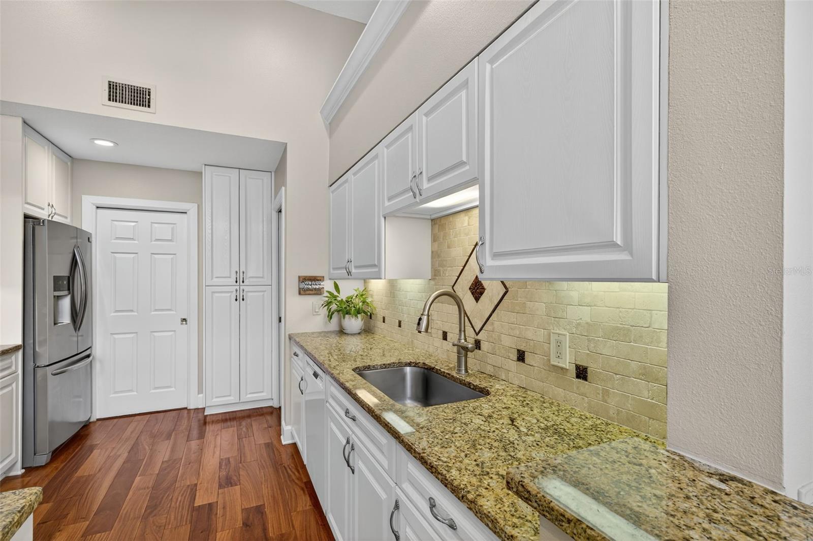 Image 23 of 64 For 4965 Bayshore Boulevard 4965