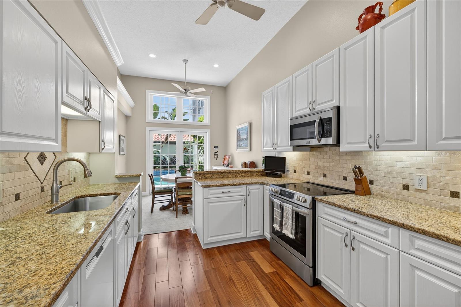 Image 8 of 64 For 4965 Bayshore Boulevard 4965