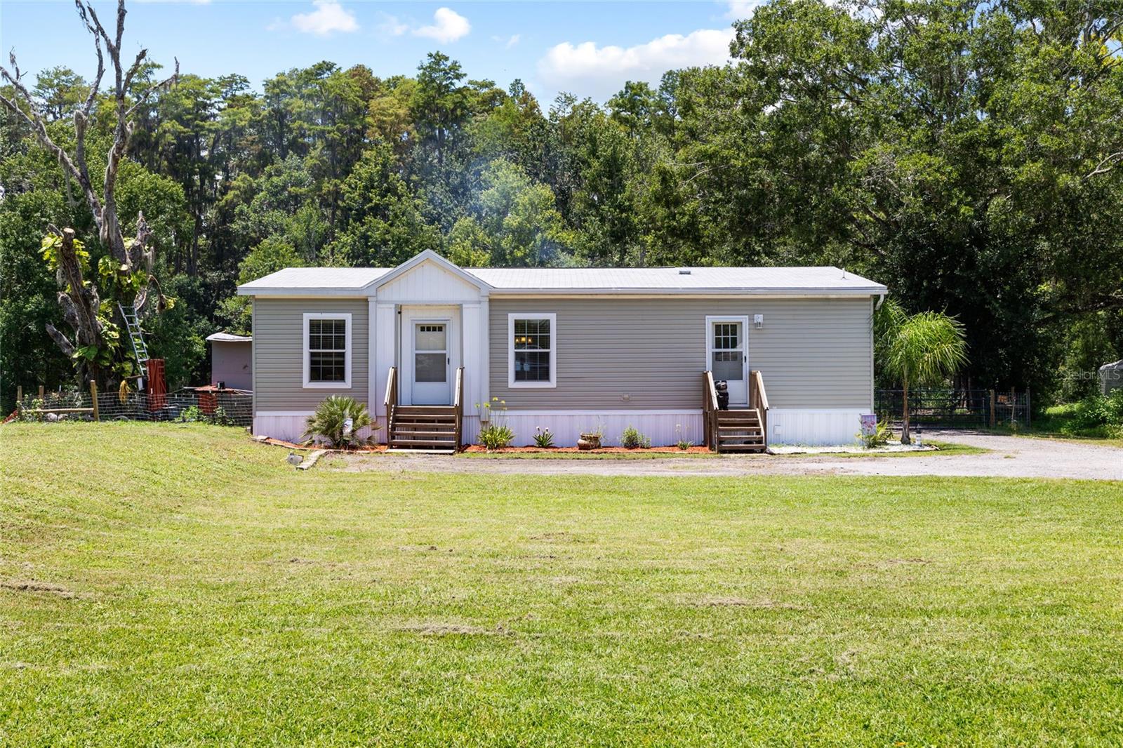 Listing photo id 3 for 6415 Mangrove Drive