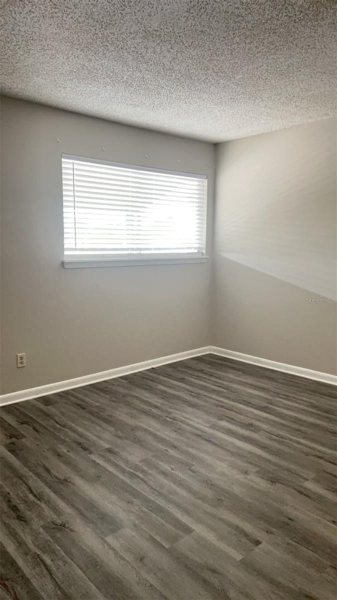 Image 23 of 33 For 6332 Newtown Circle 32b5