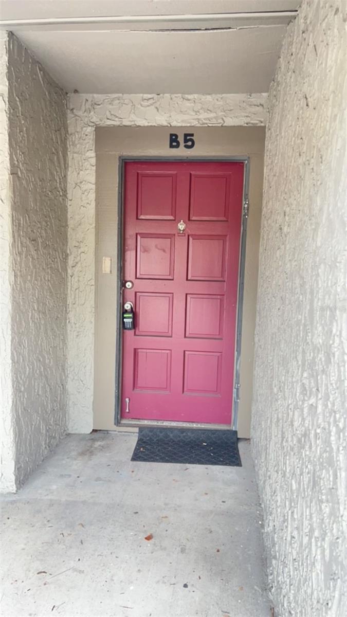 Image 3 of 33 For 6332 Newtown Circle 32b5