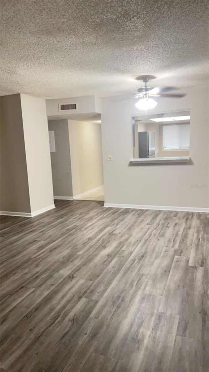Image 4 of 33 For 6332 Newtown Circle 32b5
