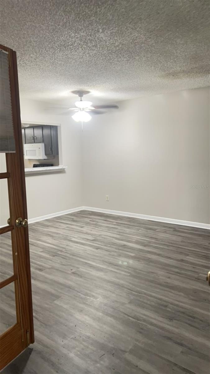 Image 5 of 33 For 6332 Newtown Circle 32b5