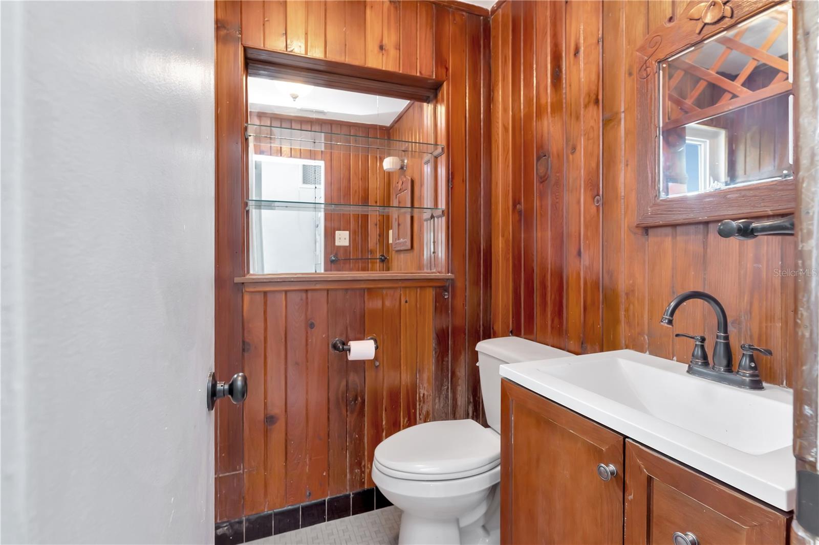 Listing photo id 13 for 4094 38th Avenue N