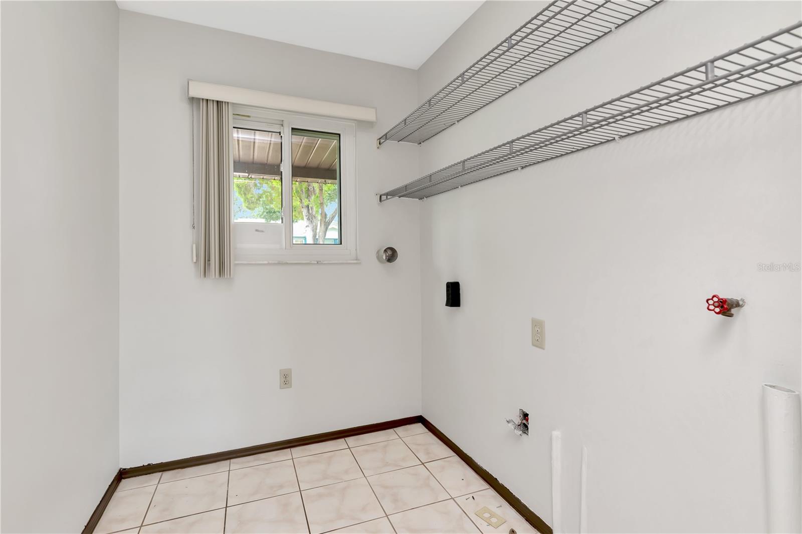 Listing photo id 17 for 4094 38th Avenue N
