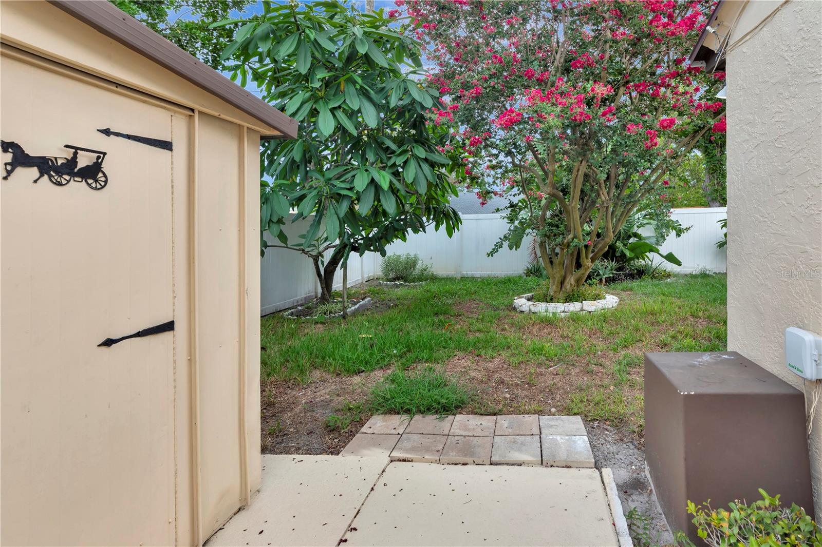 Listing photo id 19 for 4094 38th Avenue N