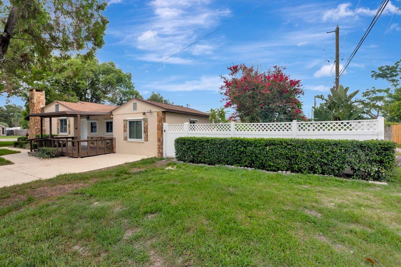 Listing photo id 22 for 4094 38th Avenue N