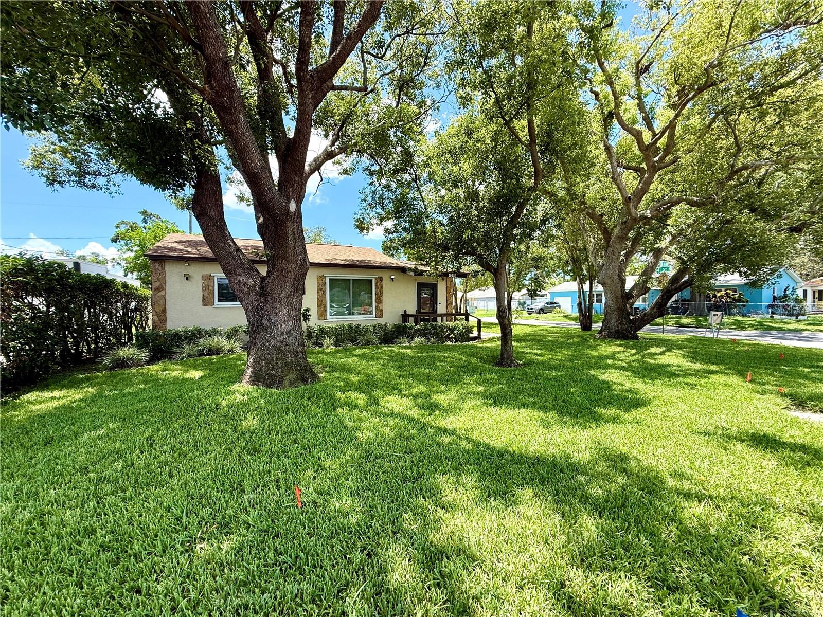 Listing photo id 23 for 4094 38th Avenue N