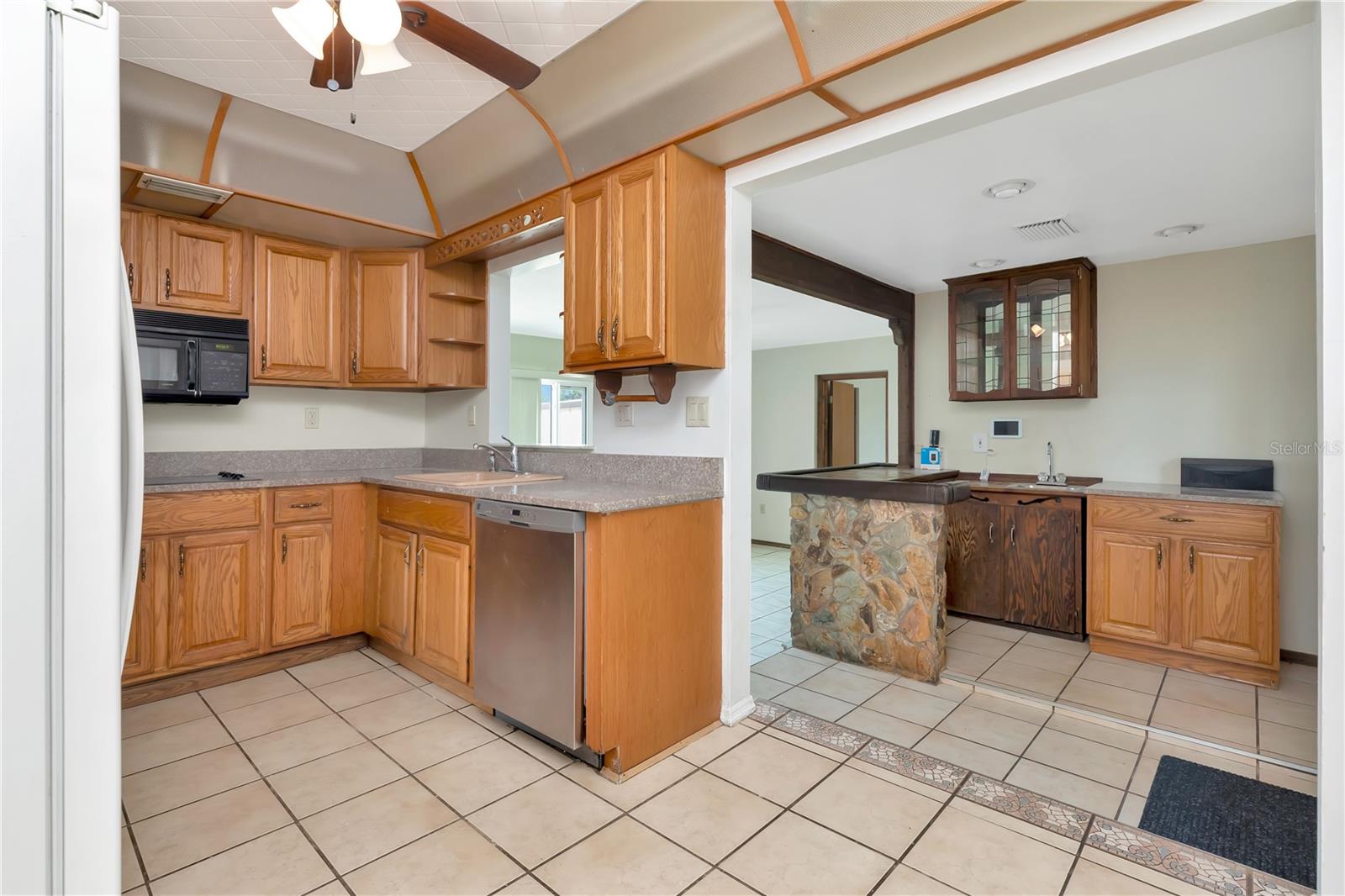 Listing photo id 7 for 4094 38th Avenue N