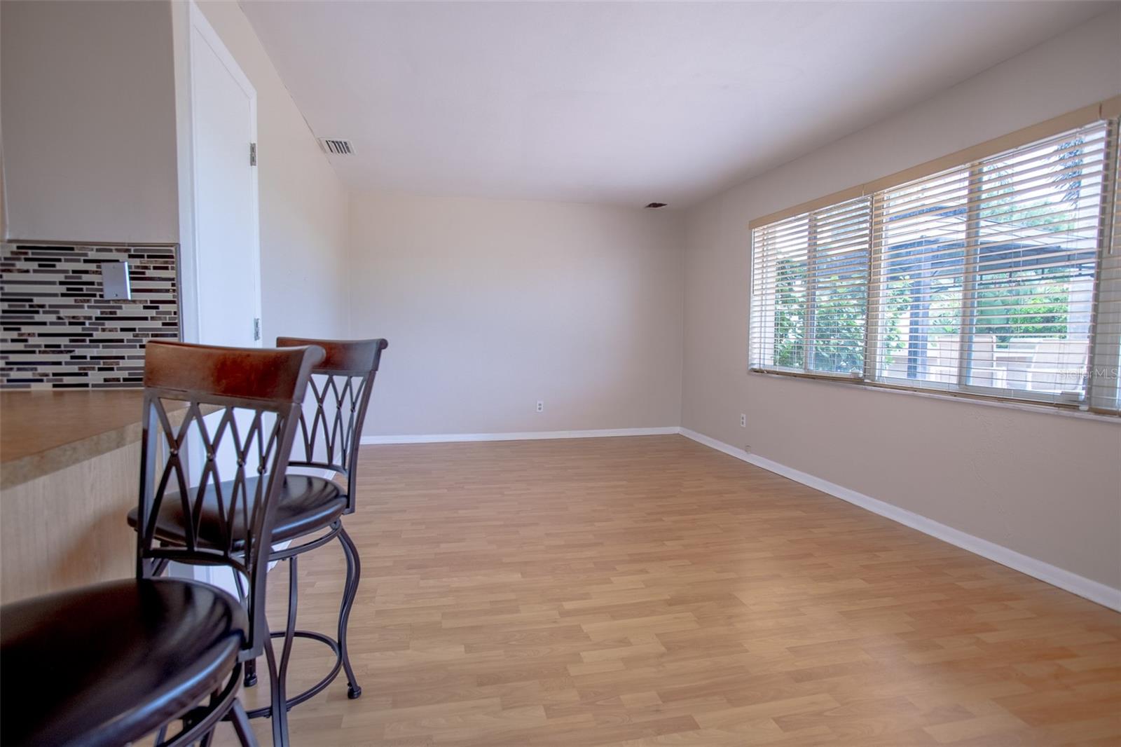 Listing photo id 8 for 14872 Crown Drive