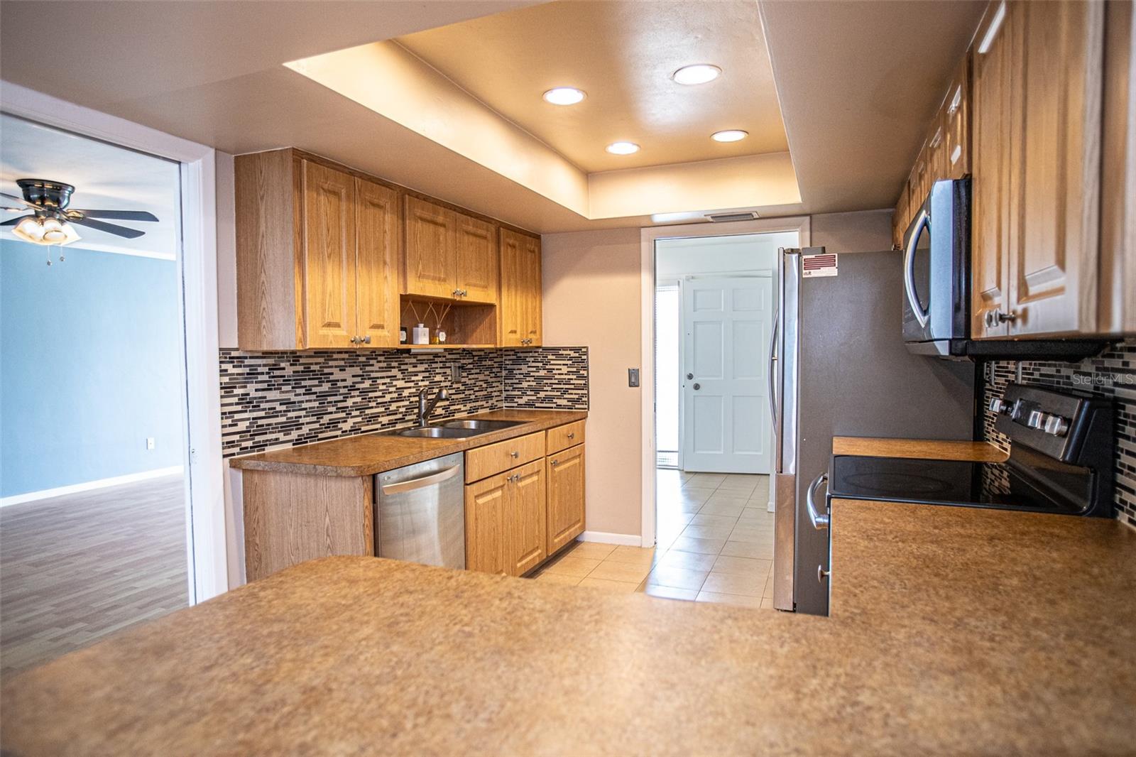 Listing photo id 10 for 14872 Crown Drive