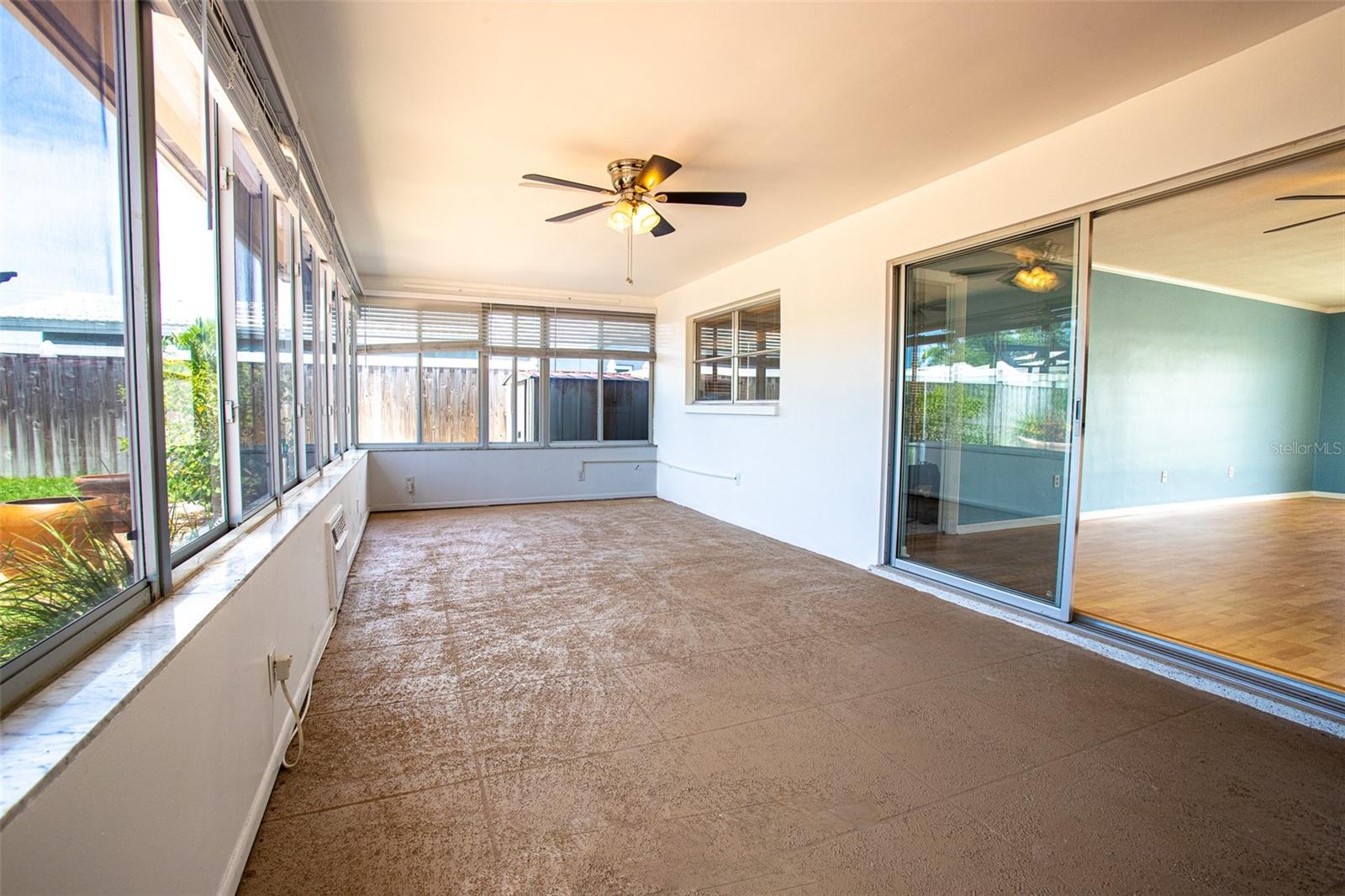 Listing photo id 15 for 14872 Crown Drive