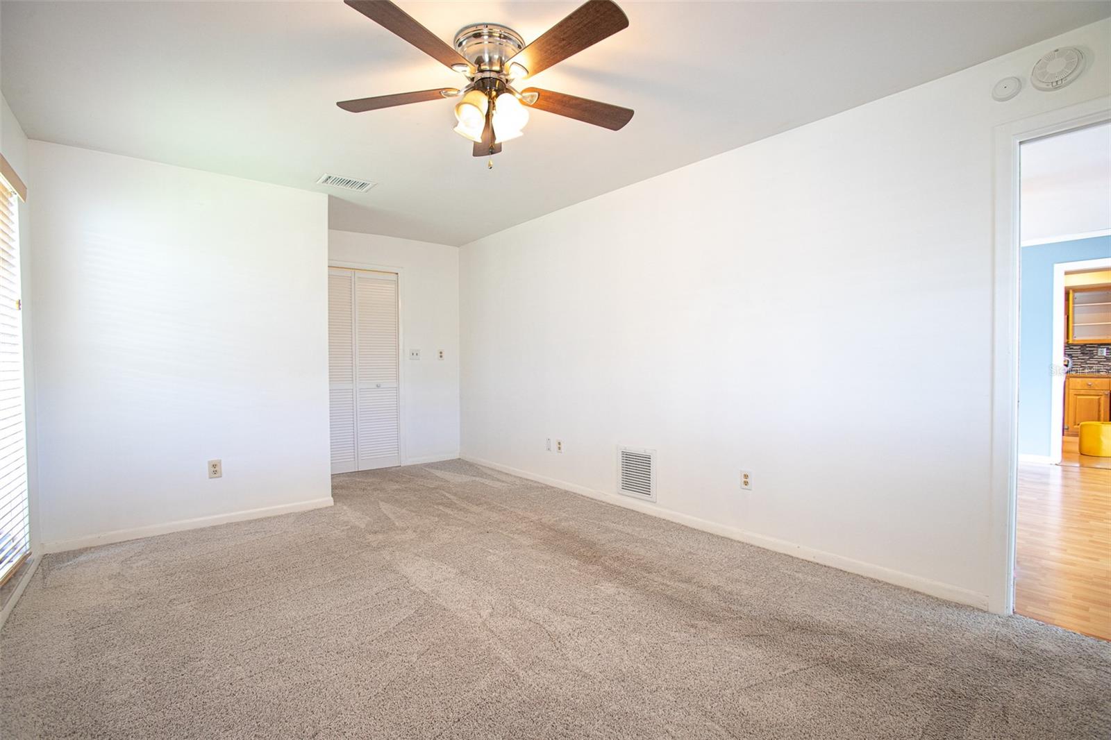 Listing photo id 17 for 14872 Crown Drive