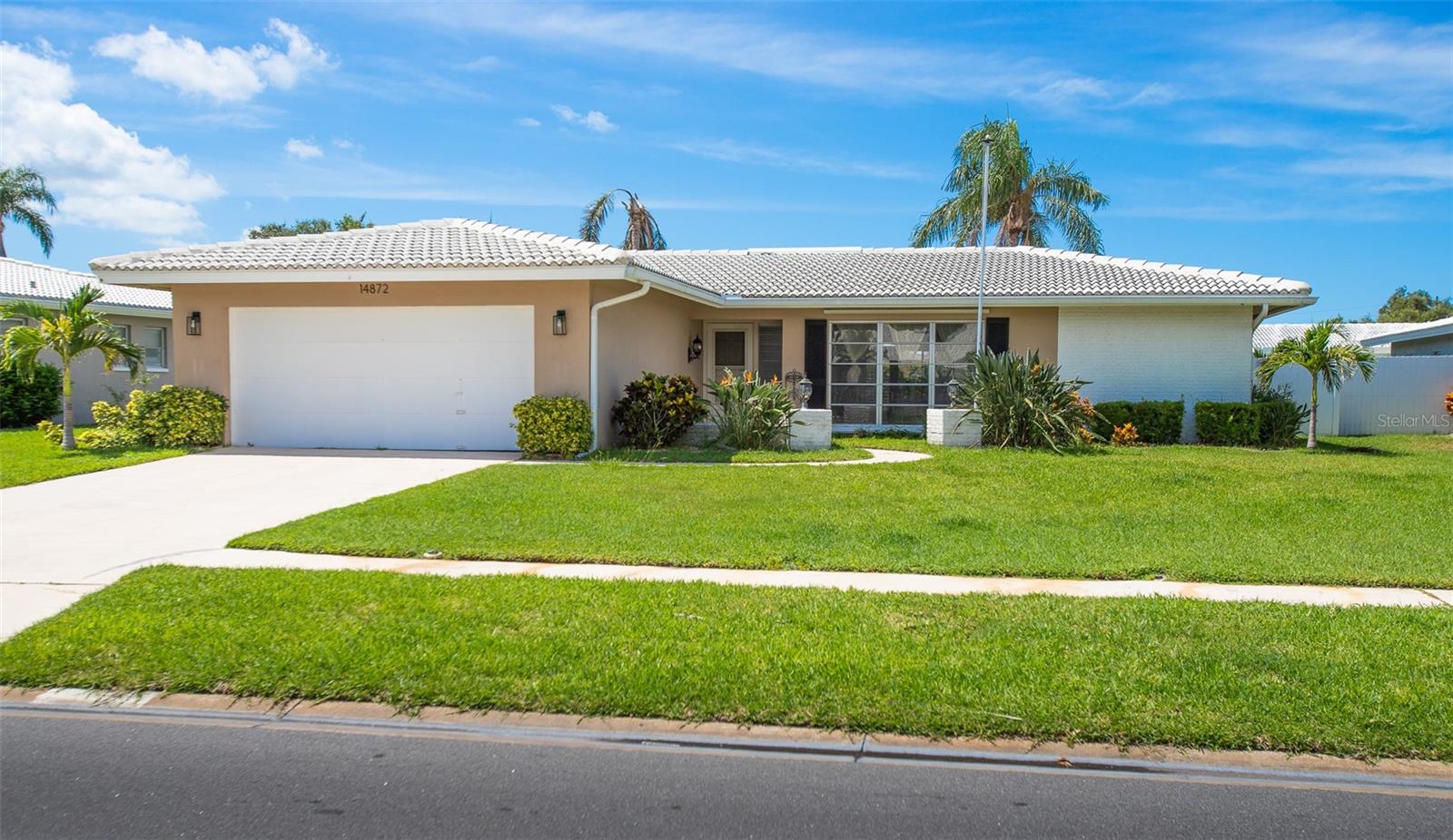 Listing photo id 0 for 14872 Crown Drive