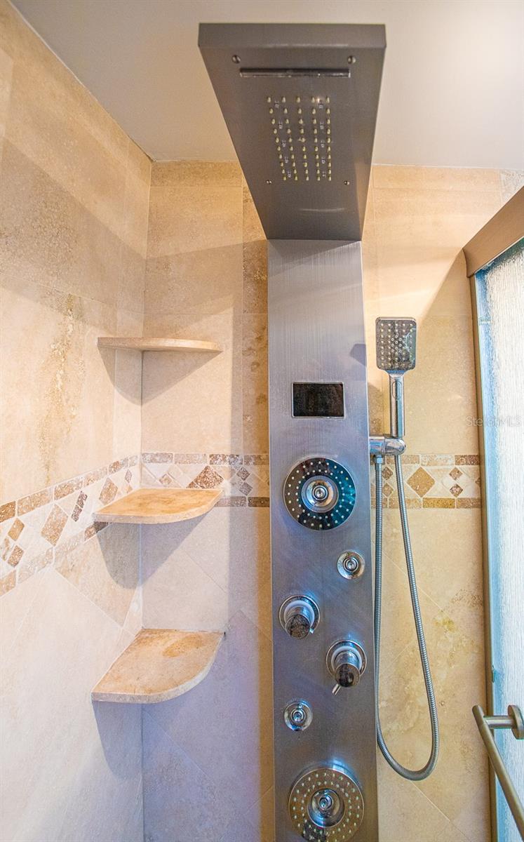 Listing photo id 20 for 14872 Crown Drive