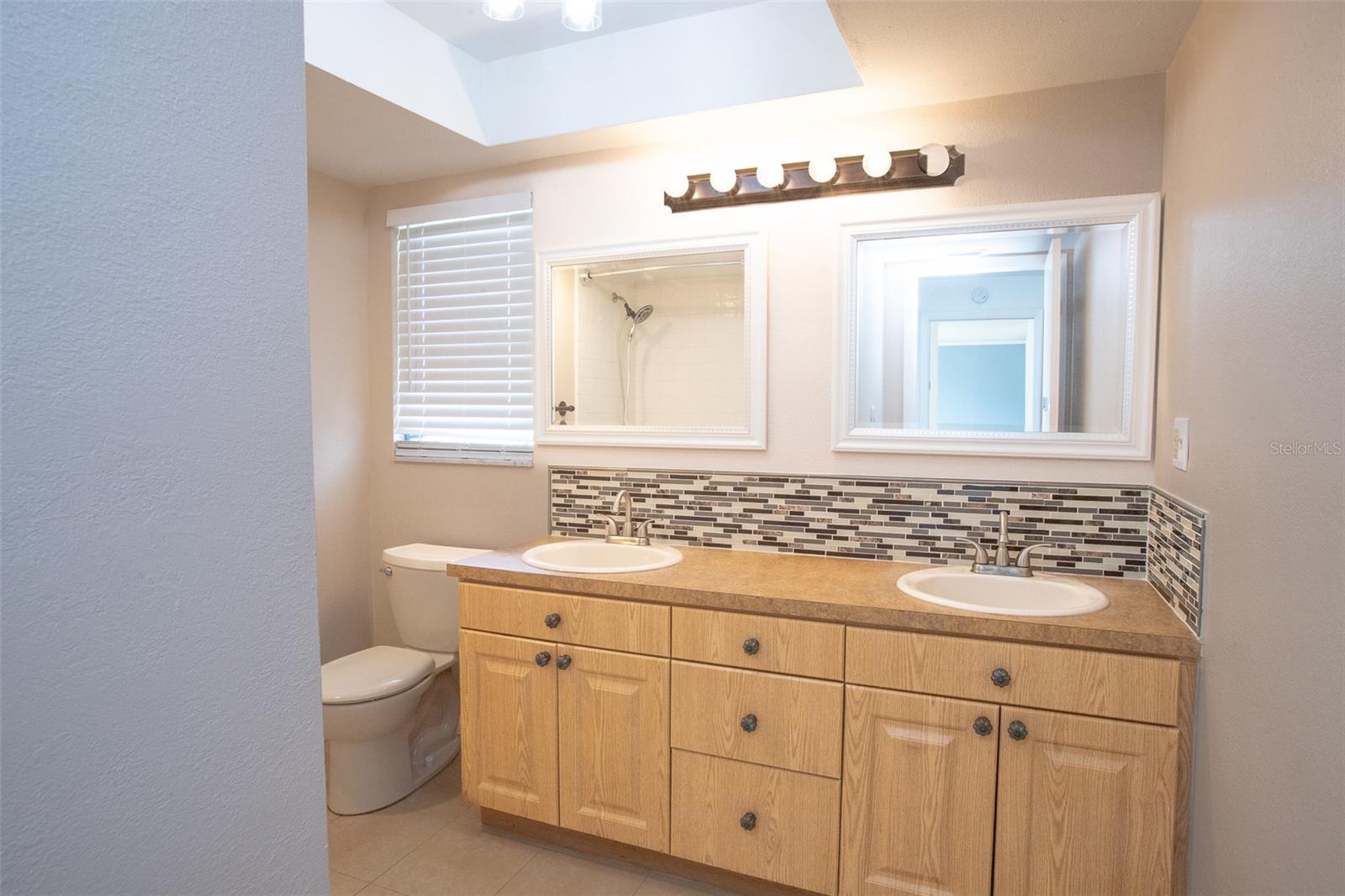 Listing photo id 23 for 14872 Crown Drive