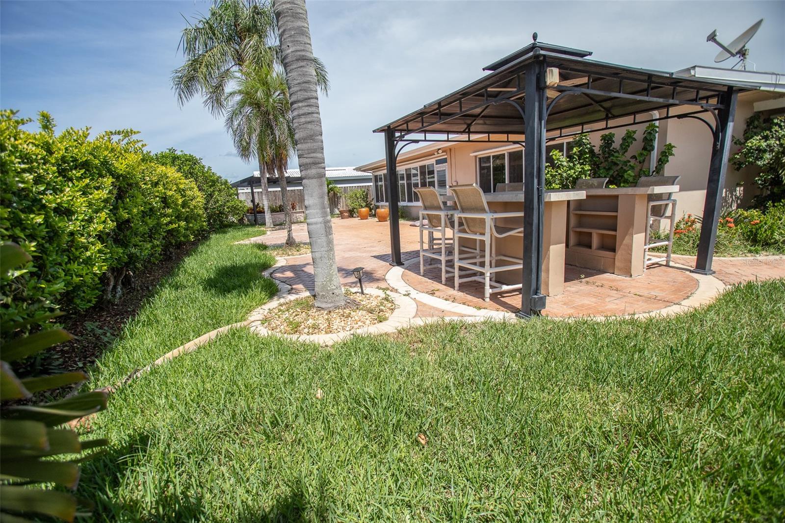 Listing photo id 27 for 14872 Crown Drive