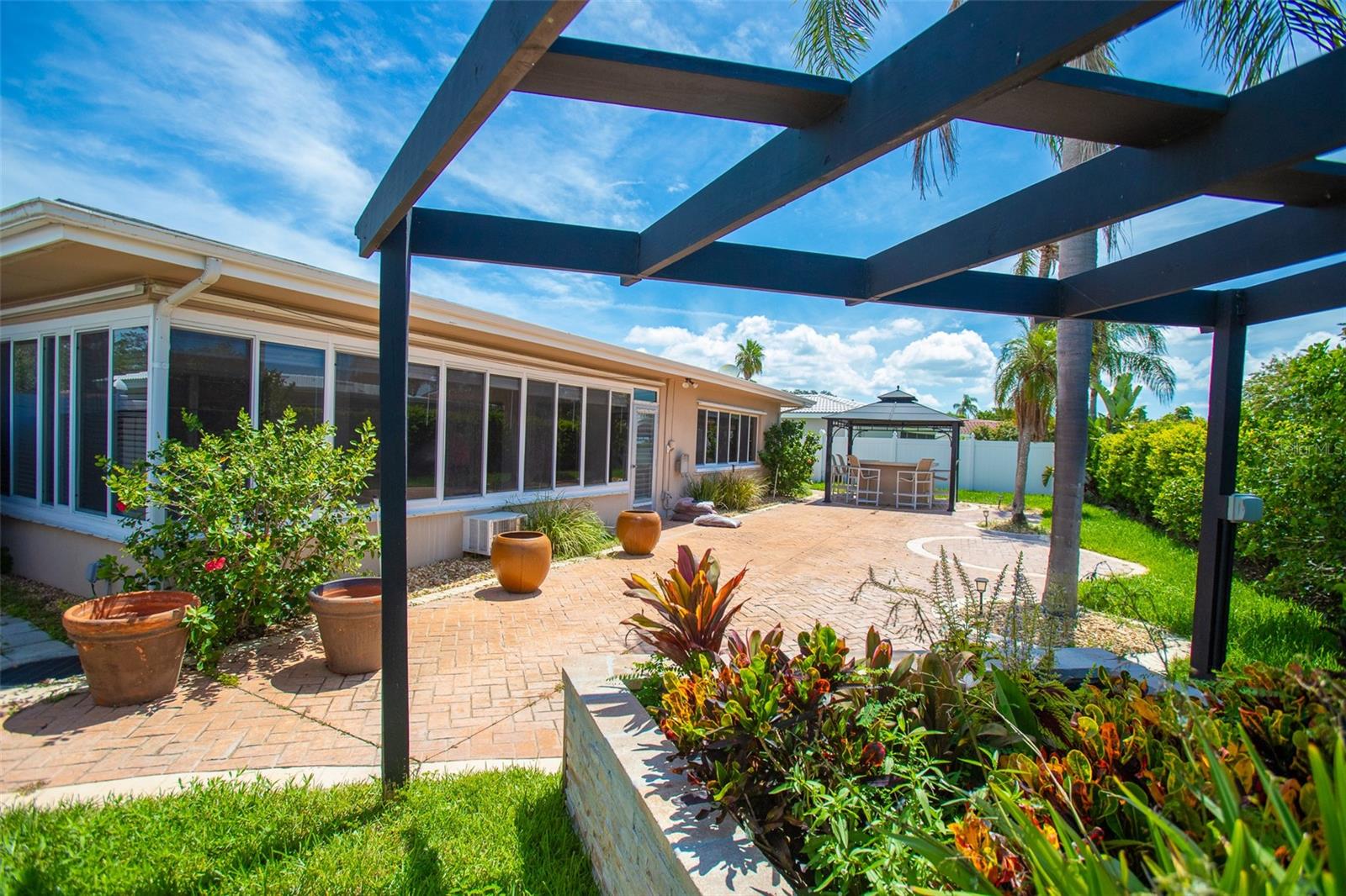Listing photo id 29 for 14872 Crown Drive