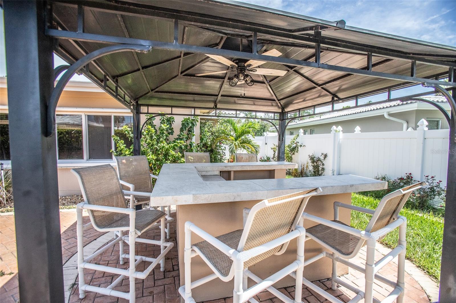 Listing photo id 30 for 14872 Crown Drive