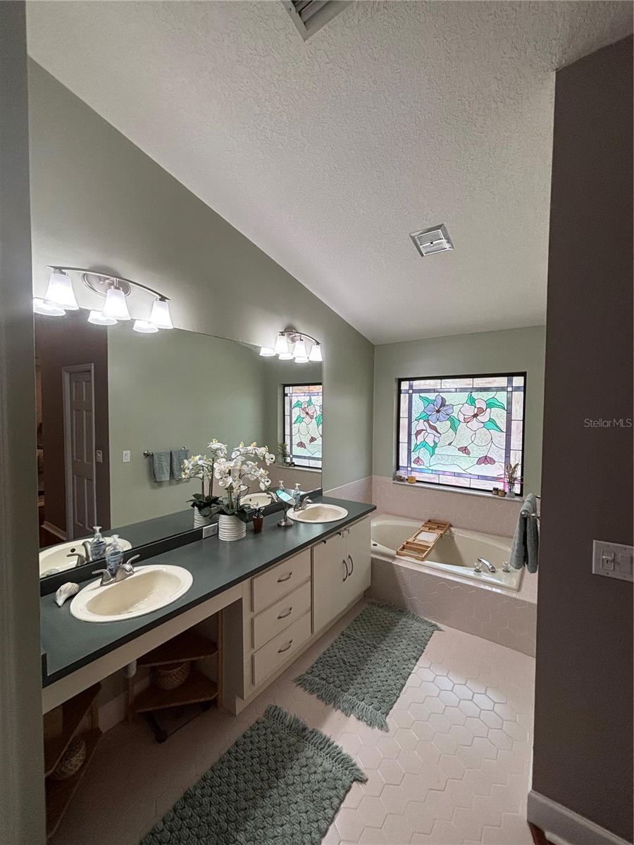 Image 12 of 44 For 1014 Bramblewood Court