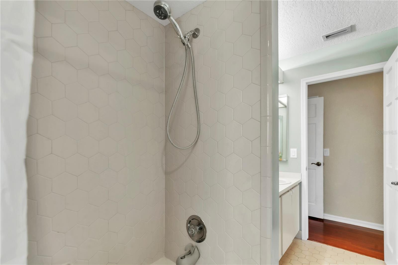 Image 21 of 44 For 1014 Bramblewood Court