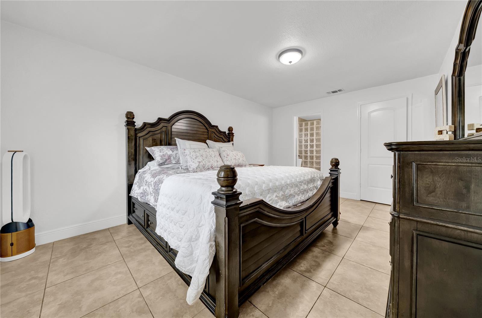 Listing photo id 9 for 12402 84th Way