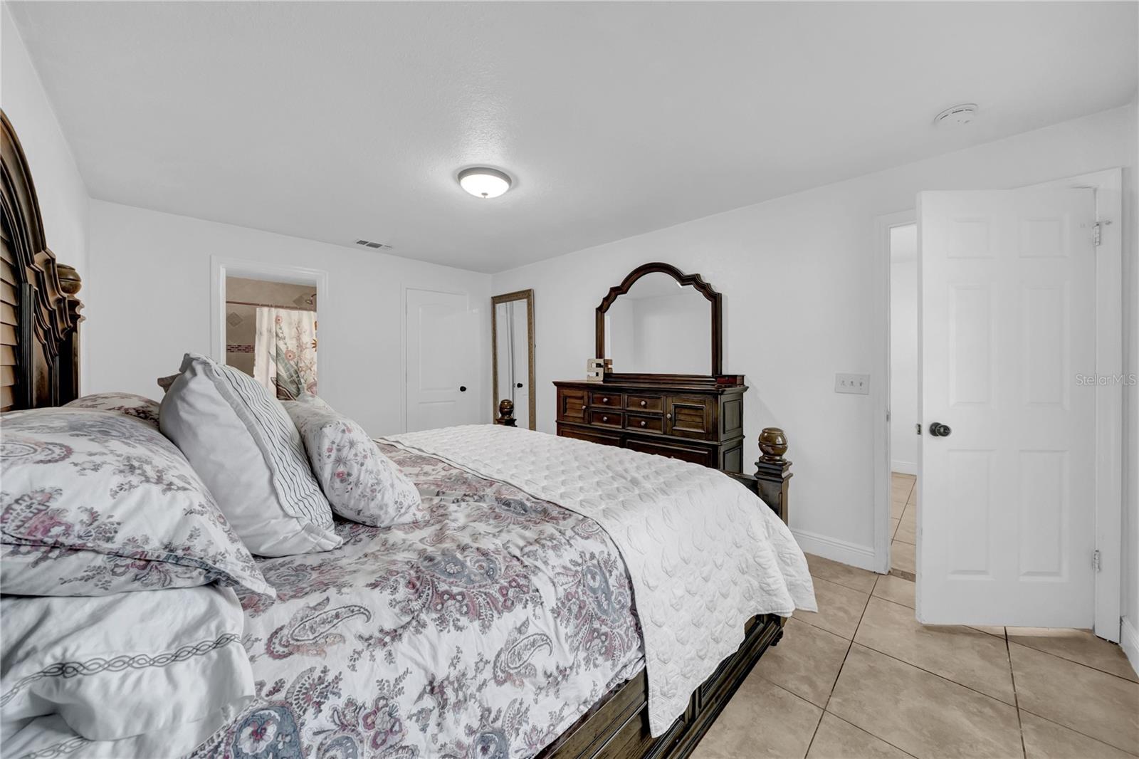 Listing photo id 10 for 12402 84th Way