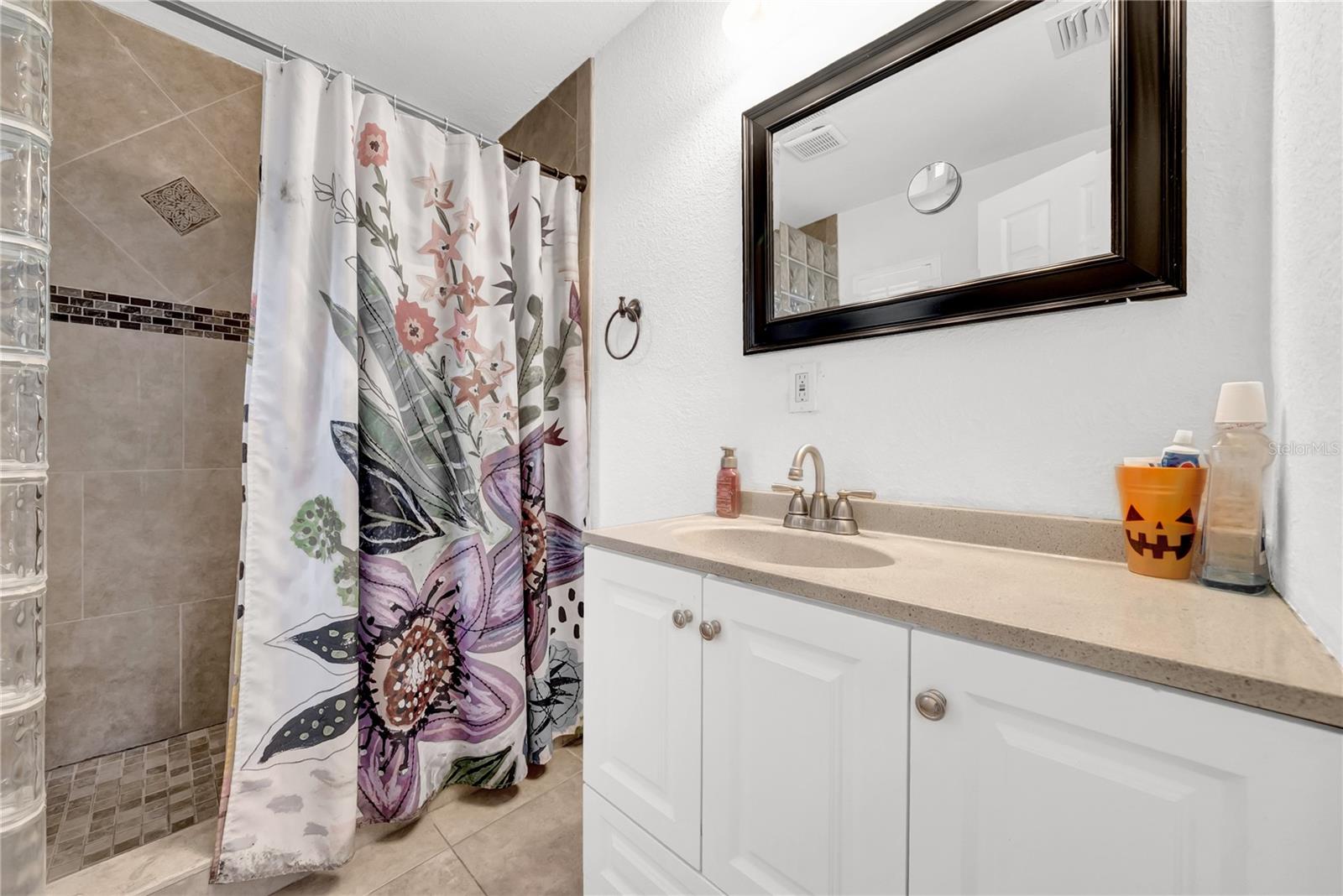 Listing photo id 13 for 12402 84th Way