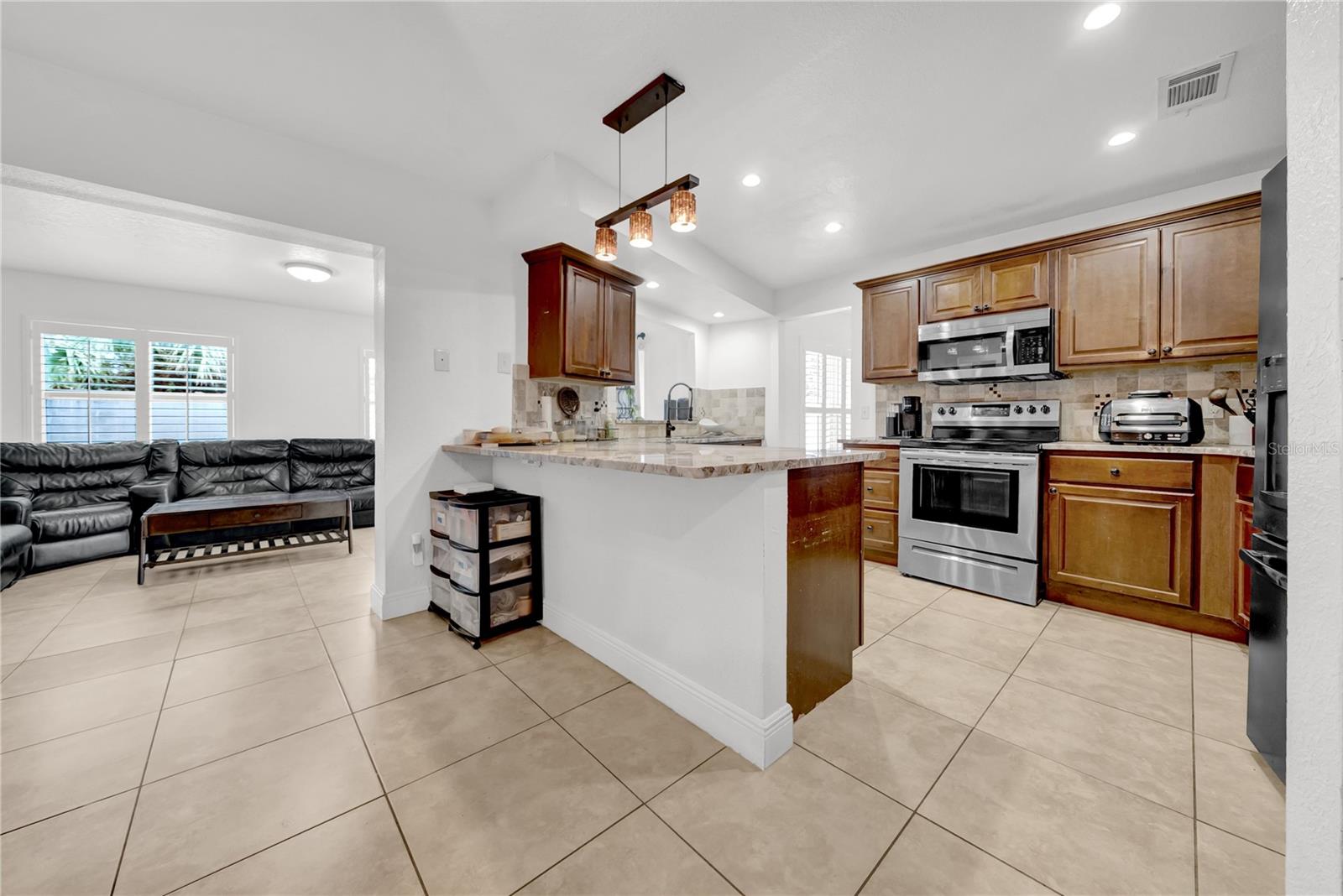 Listing photo id 17 for 12402 84th Way