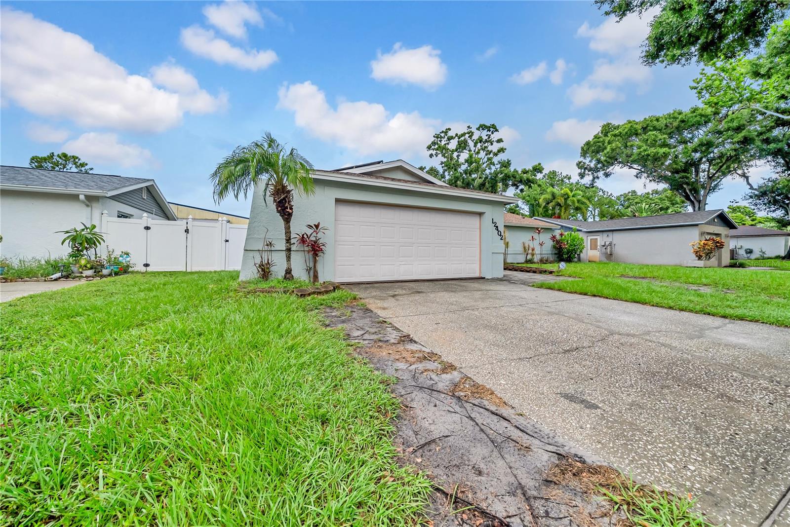 Listing photo id 0 for 12402 84th Way