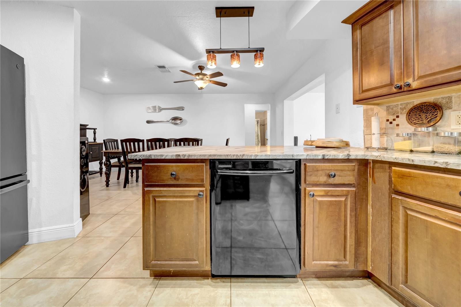 Listing photo id 20 for 12402 84th Way
