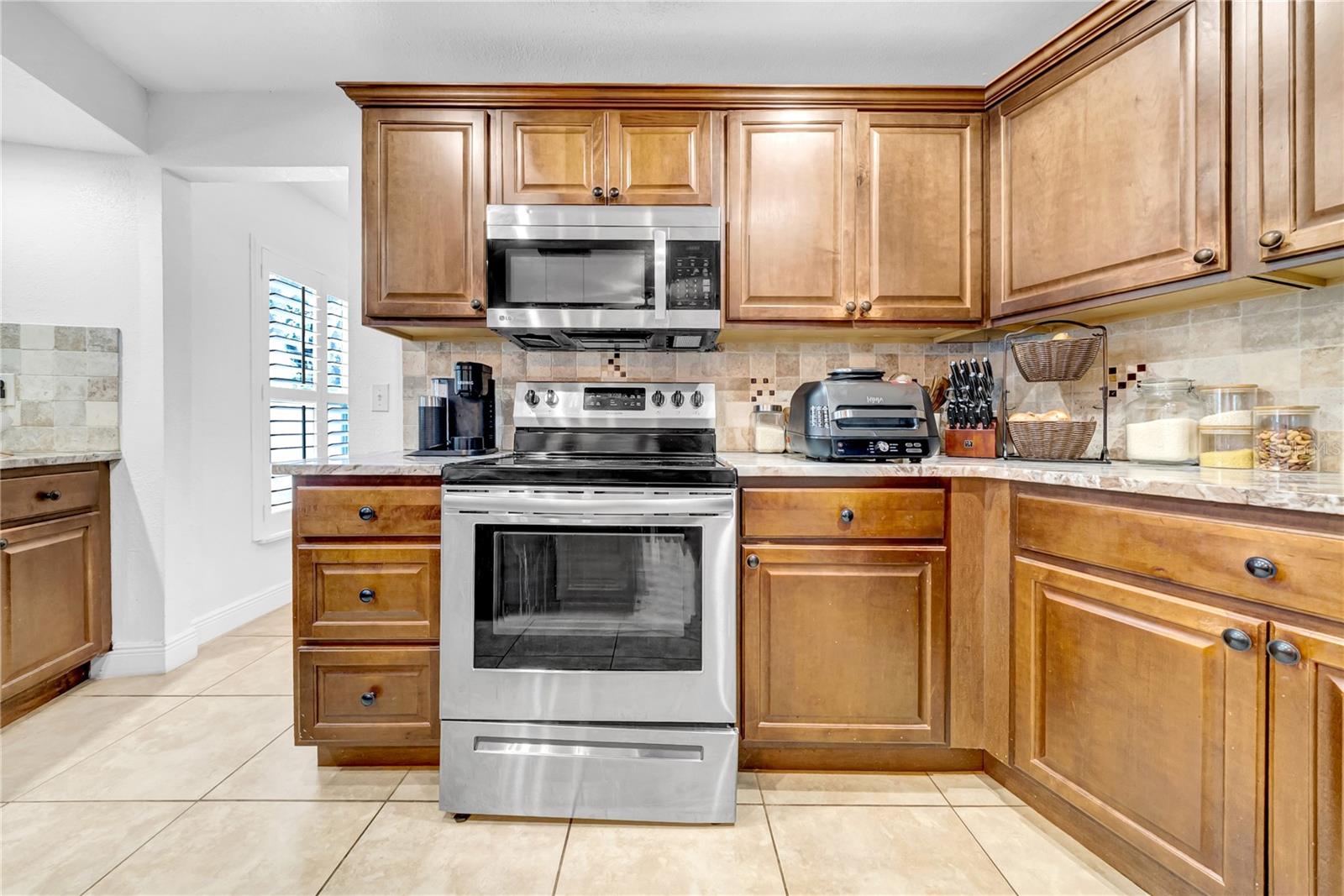 Listing photo id 23 for 12402 84th Way