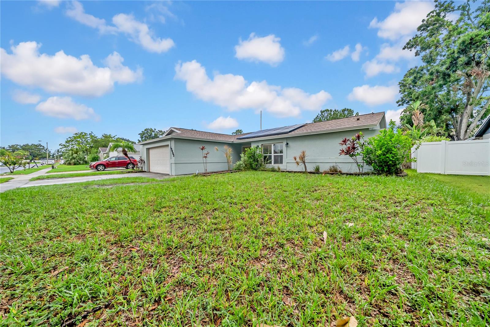 Listing photo id 1 for 12402 84th Way