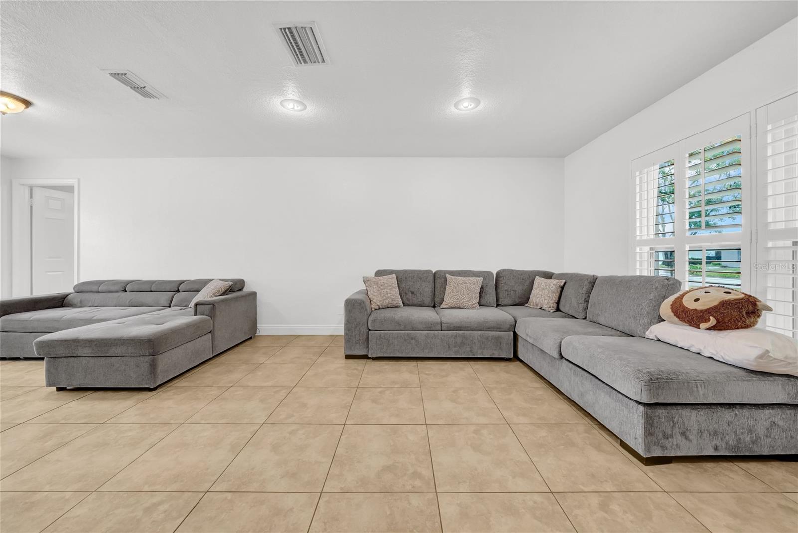 Listing photo id 4 for 12402 84th Way