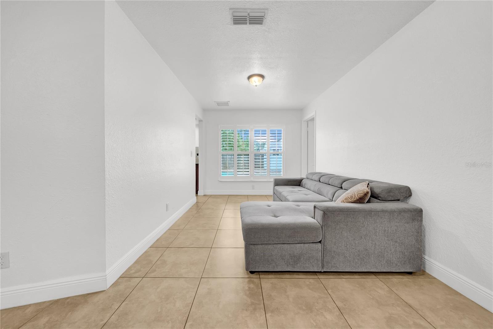 Listing photo id 7 for 12402 84th Way