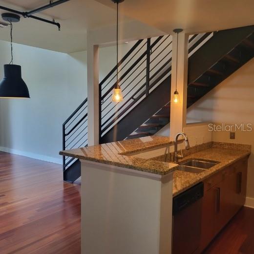 Image 9 of 25 For 1501 Doyle Carlton Drive 404